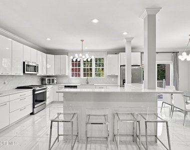 1410 Vincenzo Drive - Photo Thumbnail 23