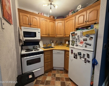 400 Deal Lake Drive - Photo Thumbnail 4