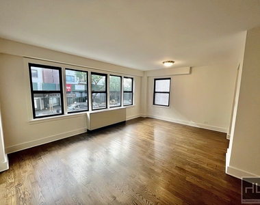 East 63 Street - Photo Thumbnail 4