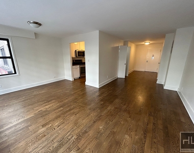 East 63 Street - Photo Thumbnail 8