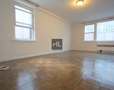 East 55 Street - Photo Thumbnail 1