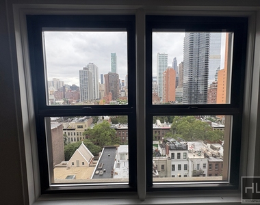 East 63 Street - Photo Thumbnail 4