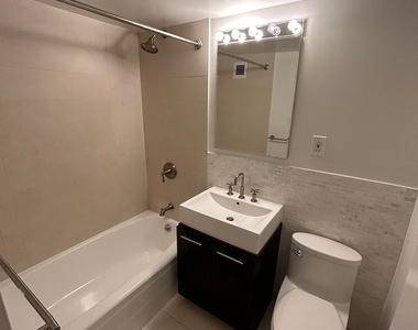 East 63 Street - Photo Thumbnail 5