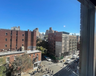 Christopher Street - Photo Thumbnail 11