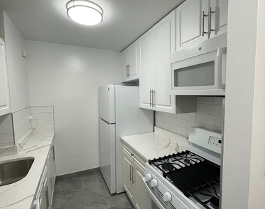 East 71st Street - Photo Thumbnail 4