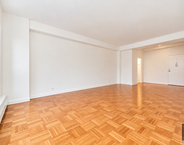 East 55 Street - Photo Thumbnail 4