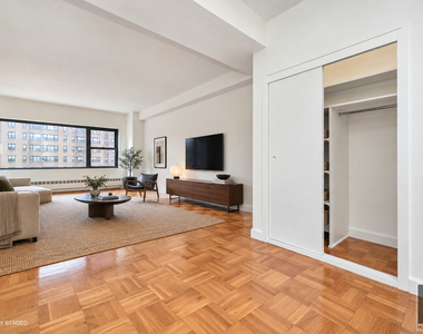 East 55 Street - Photo Thumbnail 1