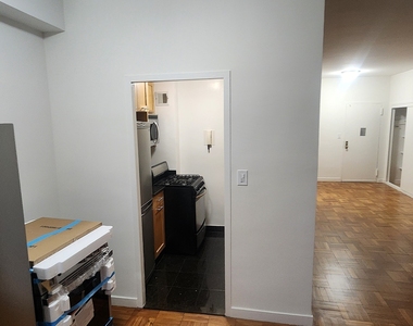 East 55 Street - Photo Thumbnail 1