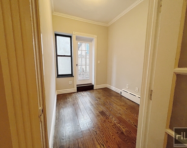 East 32nd St - Photo Thumbnail 1