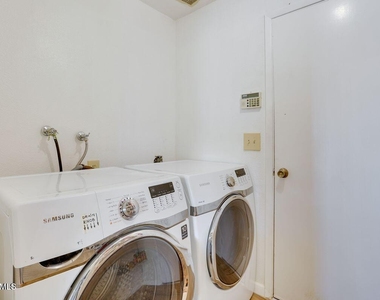 4933 W Larkspur Drive - Photo Thumbnail 18
