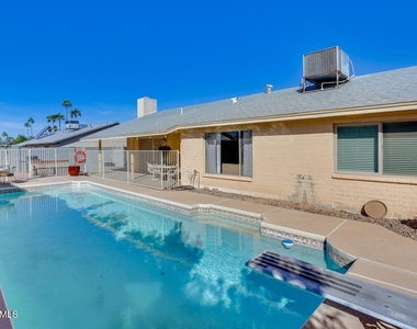 4933 W Larkspur Drive - Photo Thumbnail 21
