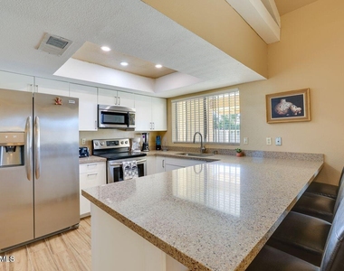 4933 W Larkspur Drive - Photo Thumbnail 7
