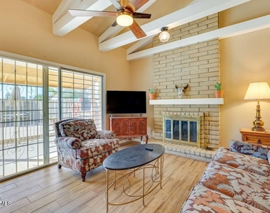 4933 W Larkspur Drive - Photo Thumbnail 9