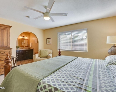 4933 W Larkspur Drive - Photo Thumbnail 11