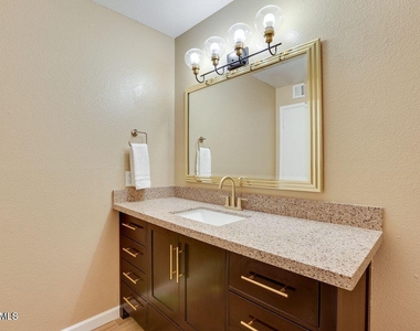 4933 W Larkspur Drive - Photo Thumbnail 15