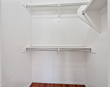 454 W Douglas Avenue - Photo Thumbnail 16