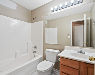 454 W Douglas Avenue - Photo Thumbnail 12
