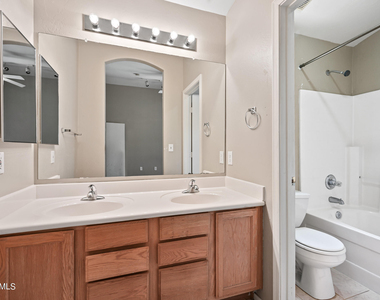 454 W Douglas Avenue - Photo Thumbnail 17