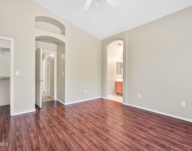 454 W Douglas Avenue - Photo Thumbnail 15