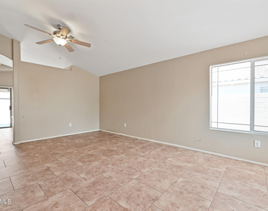 454 W Douglas Avenue - Photo Thumbnail 1