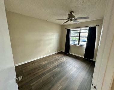 535 Banks Road - Photo Thumbnail 8