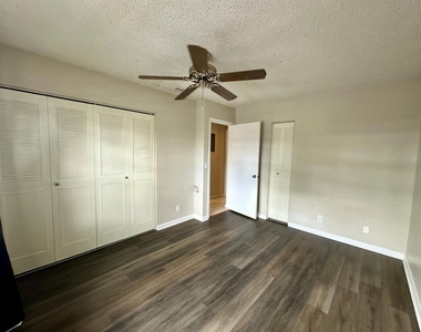 535 Banks Road - Photo Thumbnail 9