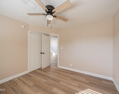 338 E Vogel Avenue - Photo Thumbnail 12