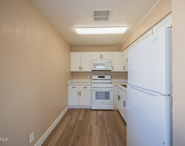 338 E Vogel Avenue - Photo Thumbnail 6