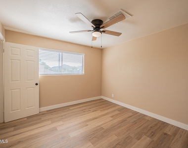 338 E Vogel Avenue - Photo Thumbnail 8