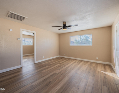 338 E Vogel Avenue - Photo Thumbnail 2