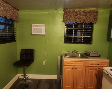 2643 Bahama Drive - Photo Thumbnail 2