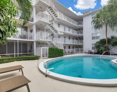 401 Peruvian Avenue - Photo Thumbnail 11