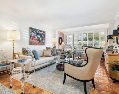 401 Peruvian Avenue - Photo Thumbnail 1