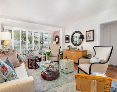 401 Peruvian Avenue - Photo Thumbnail 2