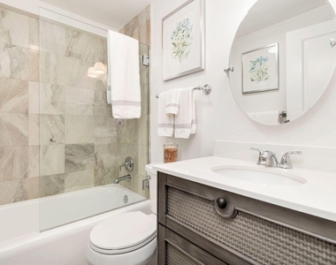 401 Peruvian Avenue - Photo Thumbnail 10