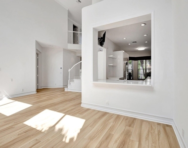 2526 Nw 52nd Street - Photo Thumbnail 8