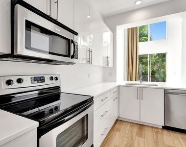2526 Nw 52nd Street - Photo Thumbnail 14