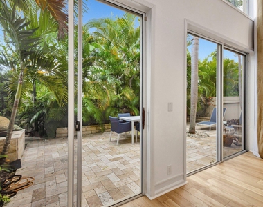 2526 Nw 52nd Street - Photo Thumbnail 5