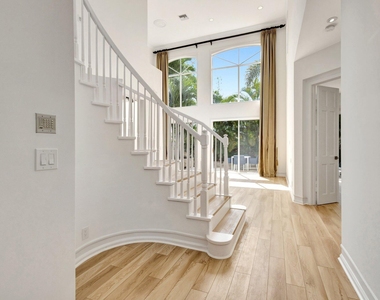 2526 Nw 52nd Street - Photo Thumbnail 4