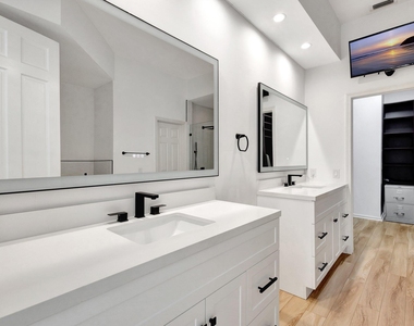 2526 Nw 52nd Street - Photo Thumbnail 28