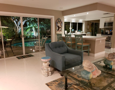 2050 Ne 62nd Street - Photo Thumbnail 2