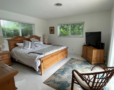 2050 Ne 62nd Street - Photo Thumbnail 8