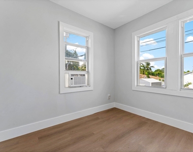 4561 Lake Avenue - Photo Thumbnail 10