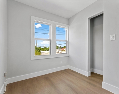 4561 Lake Avenue - Photo Thumbnail 9