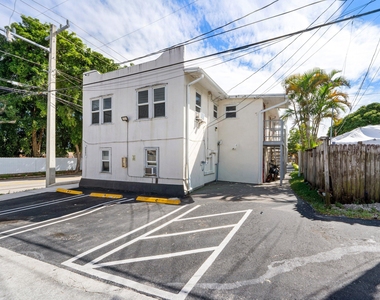 4561 Lake Avenue - Photo Thumbnail 15