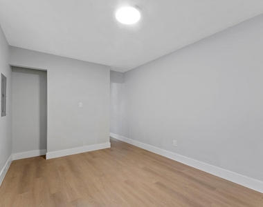 4561 Lake Avenue - Photo Thumbnail 12