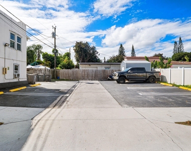 4561 Lake Avenue - Photo Thumbnail 13