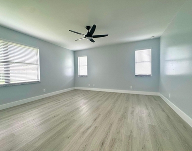 142 La Mancha Avenue - Photo Thumbnail 4