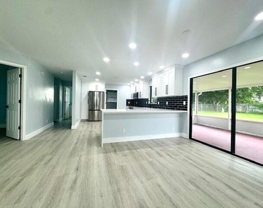 142 La Mancha Avenue - Photo Thumbnail 3