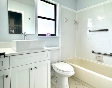 142 La Mancha Avenue - Photo Thumbnail 6